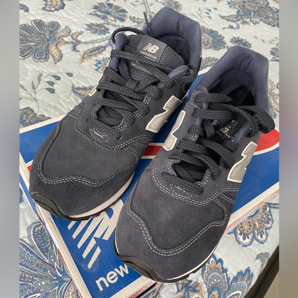 New Balance 565 navy/white sneakers, size 10, NEW